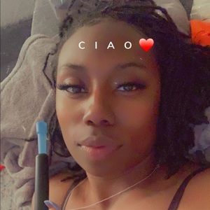 Meet your Posher, Johnneshia